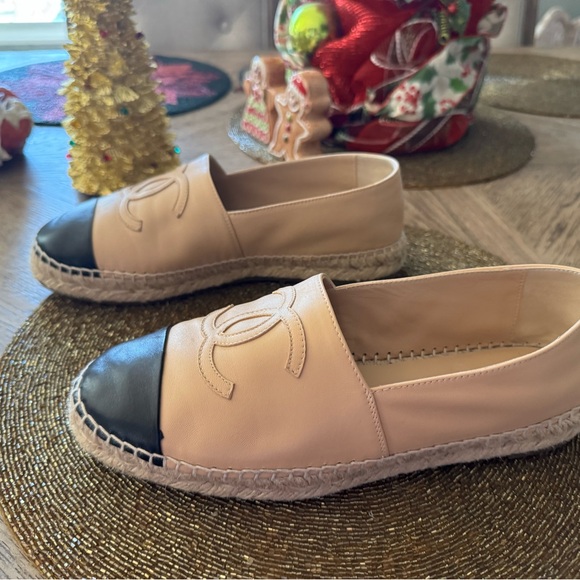 CHANEL Tan and Black Espadrilles - Picture 3 of 13